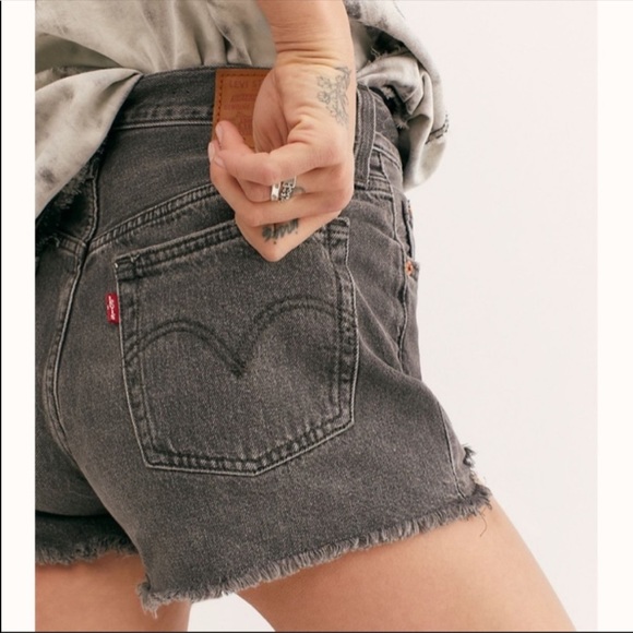 Levi’s 501 High-Rise Denim Cut Off Jean Shorts - Picture 13 of 15